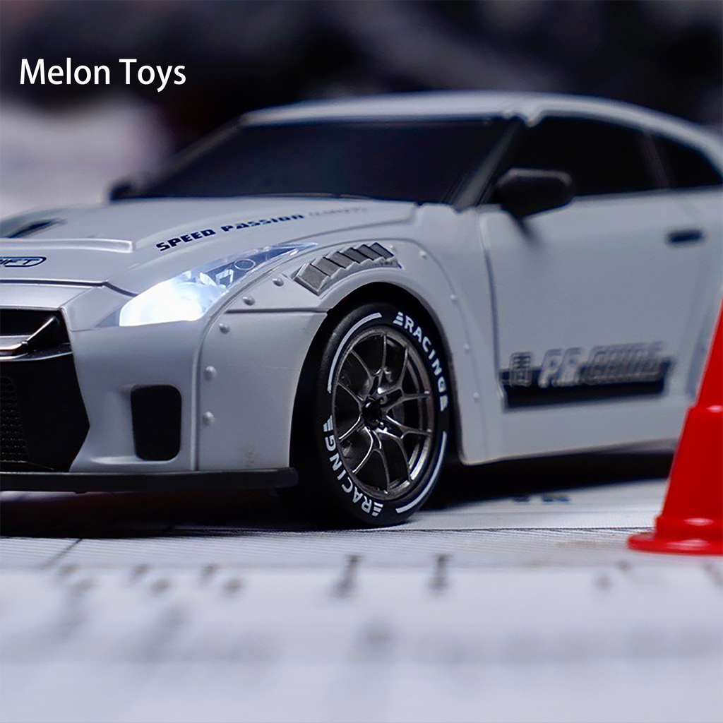 1:24 semi - scale remote - controlled high - speed drifting RC car