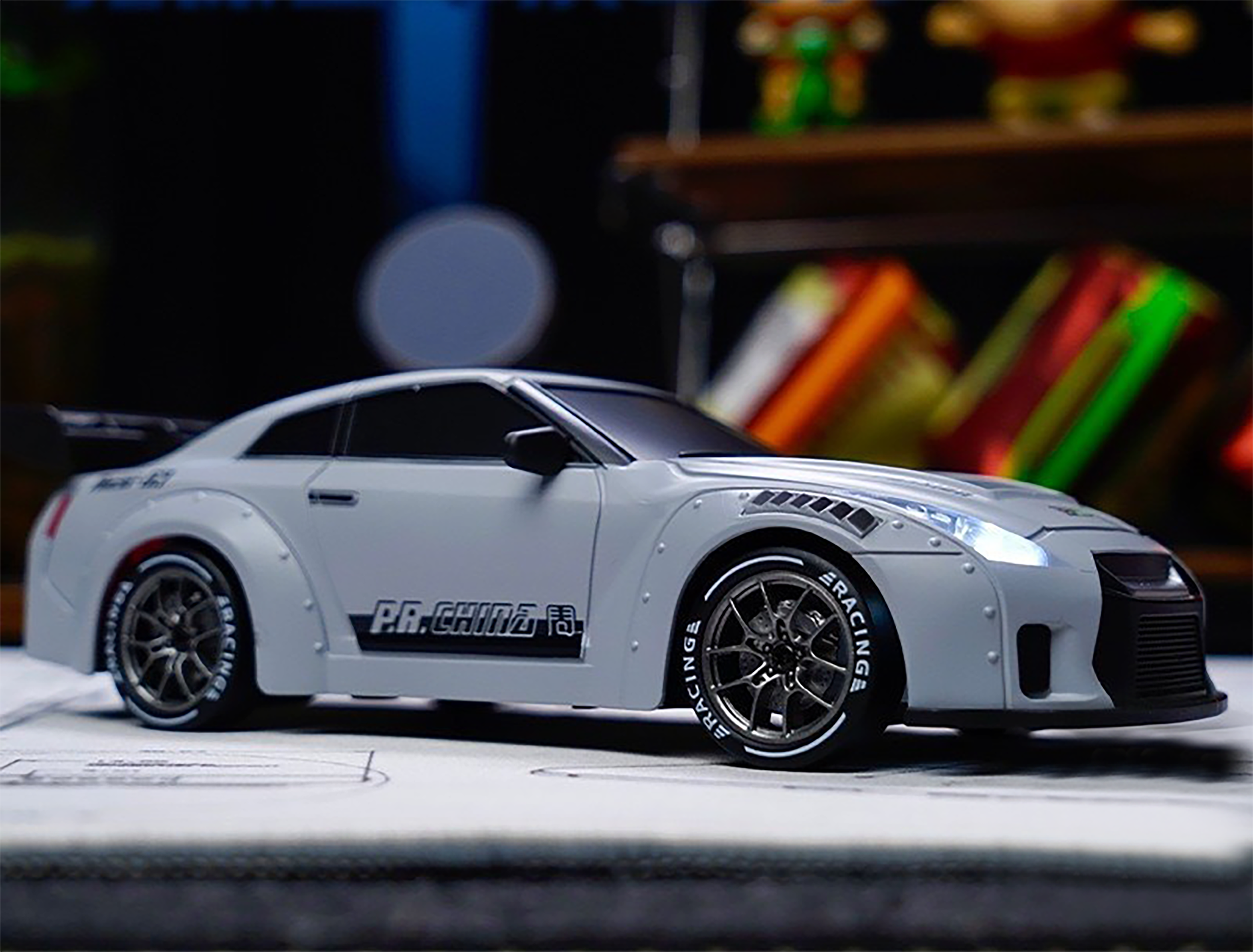 1:24 semi - scale remote - controlled high - speed drifting RC car